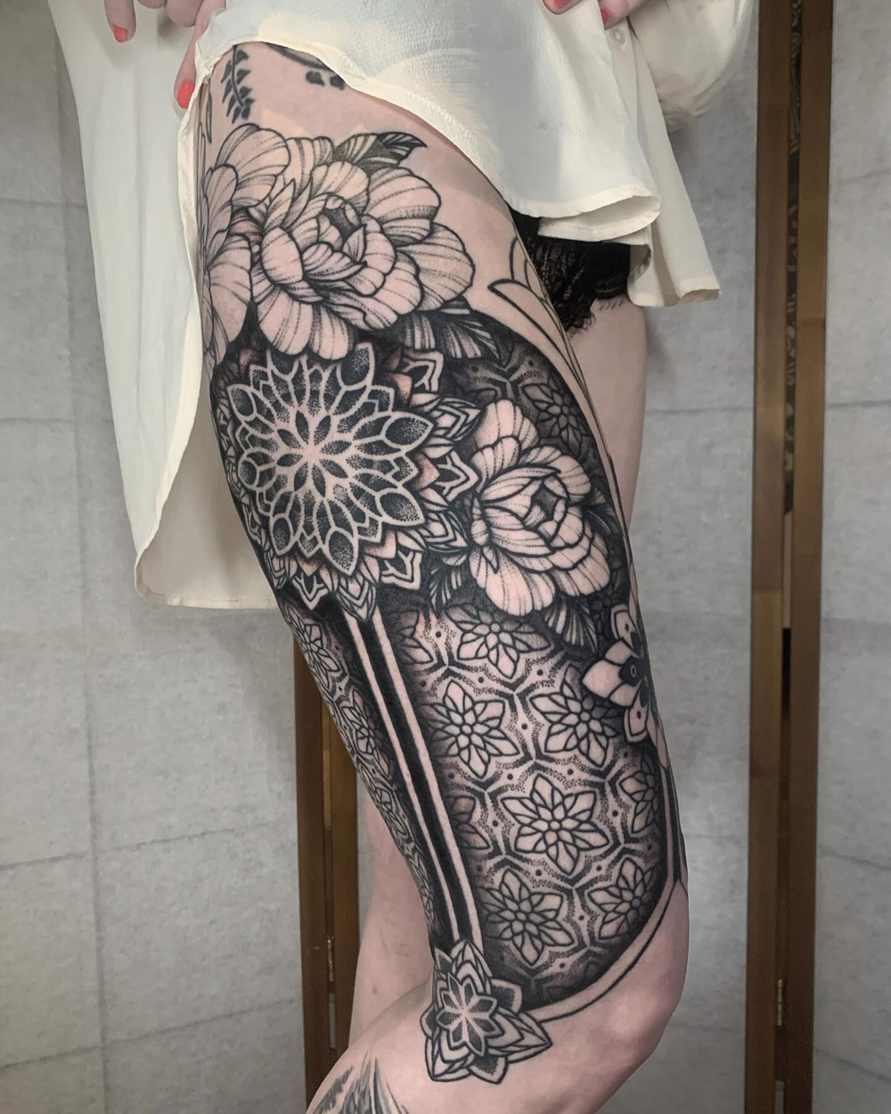 Ornamental Tattoo Design Oberschenkel